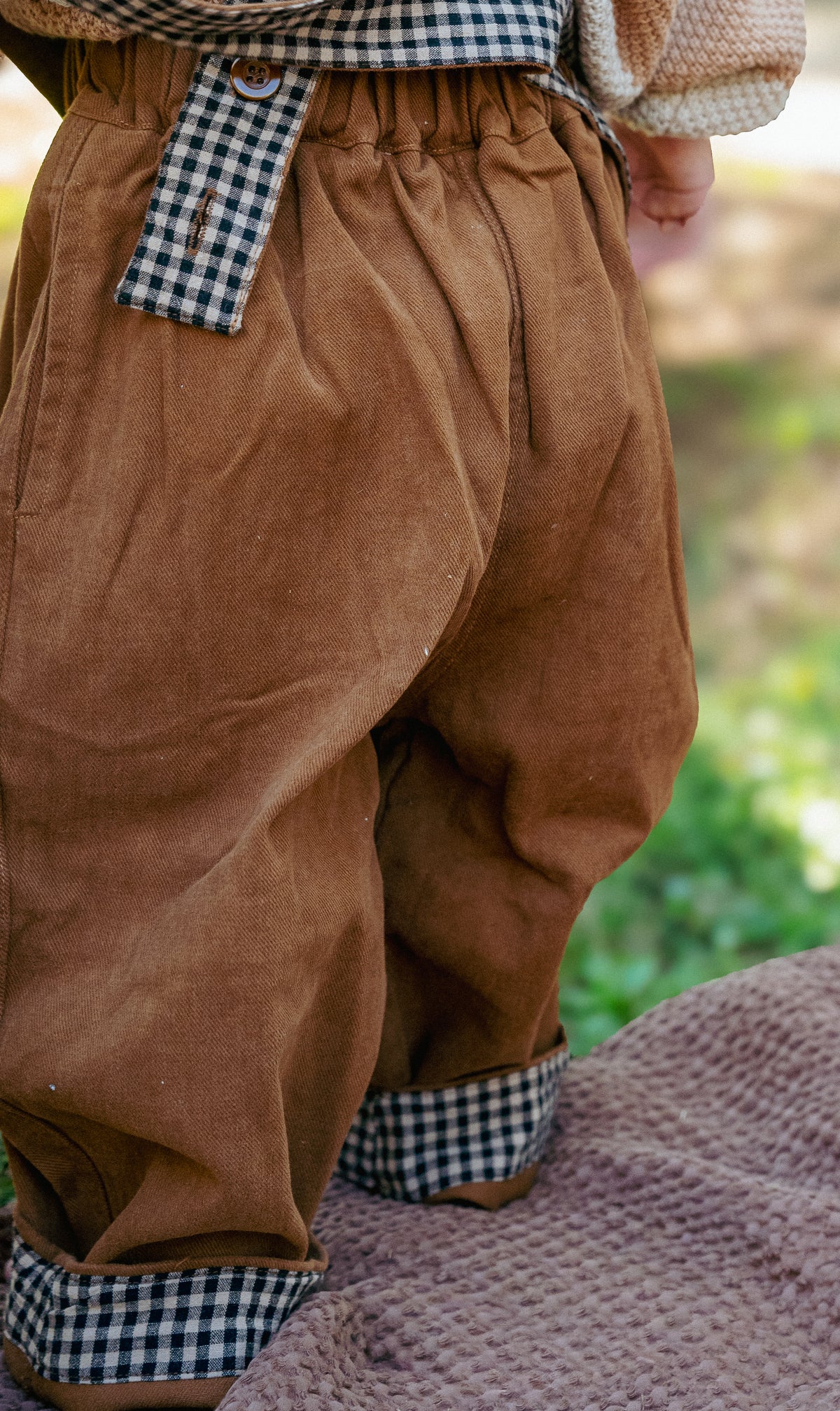 The contrast suspender trousers