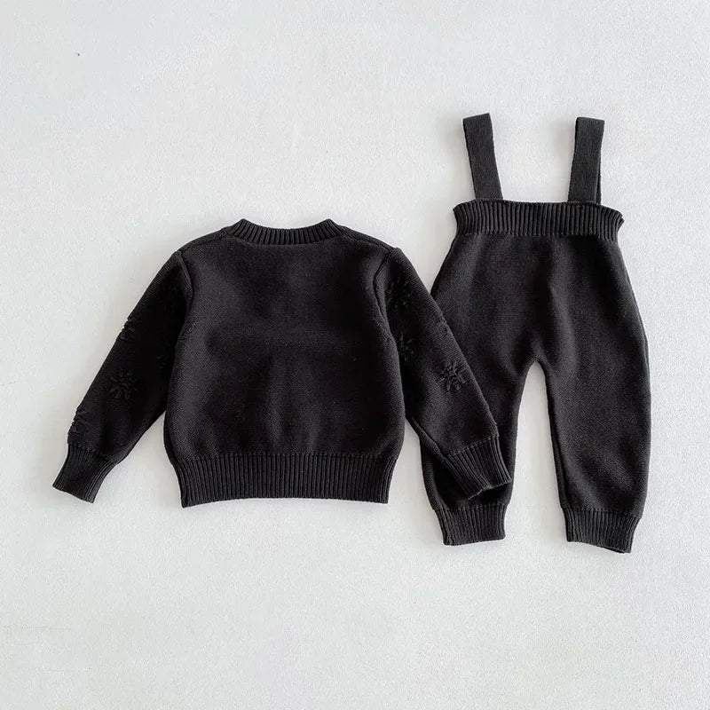 Snowflakes knitted pieces