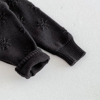 Snowflakes knitted pieces