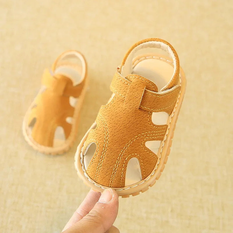 The everyday baby sandals (With a sound)