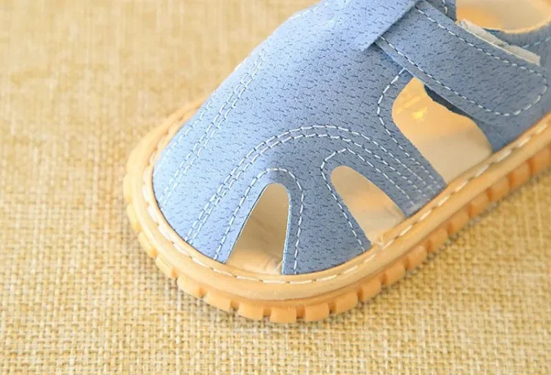 The everyday baby sandals (With a sound)